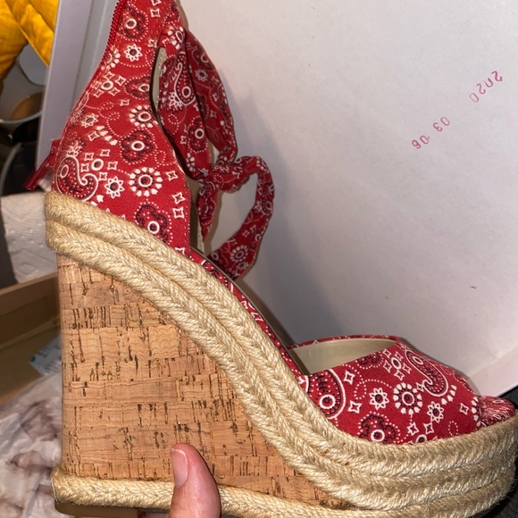 Jessica Simpson wedge sandals grant red bandana 7.5 Worn once - Picture 2 of 4